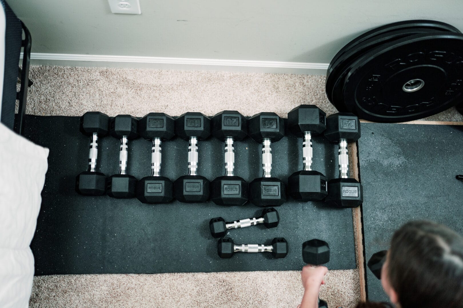 equiptment lined up in home gym
